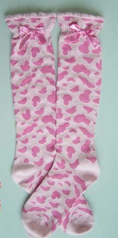 提花女長統(tǒng)襪 諸暨力霸針紡織品的時(shí)尚與品質(zhì)